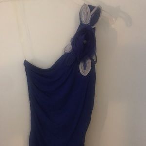 One shoulder top